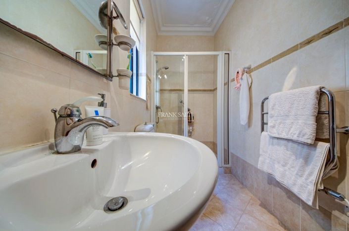 Image No.39-3 Bed Property for sale
