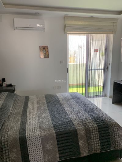 Image No.14-3 Bed Property for sale