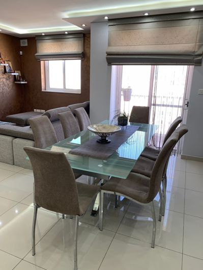 Image No.8-3 Bed Property for sale