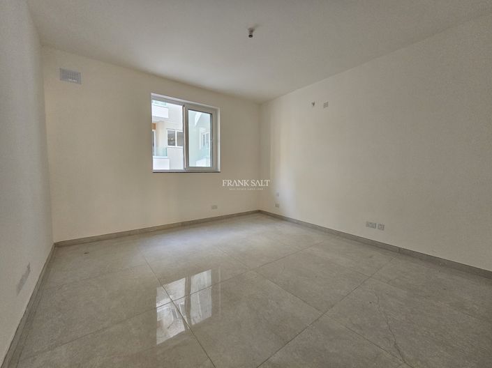 Image No.8-3 Bed Property for sale