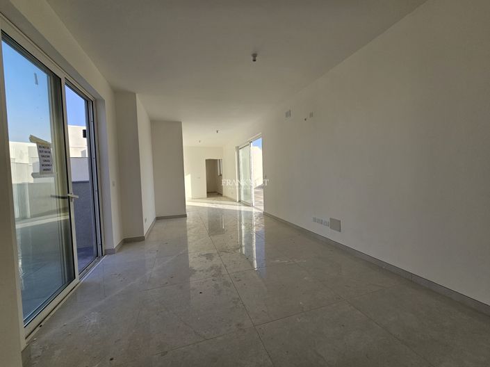 Image No.9-3 Bed Property for sale