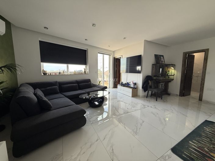 Image No.7-2 Bed Property for sale
