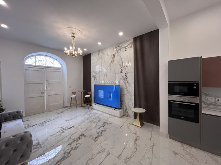Image No.2-4 Bed Property for sale