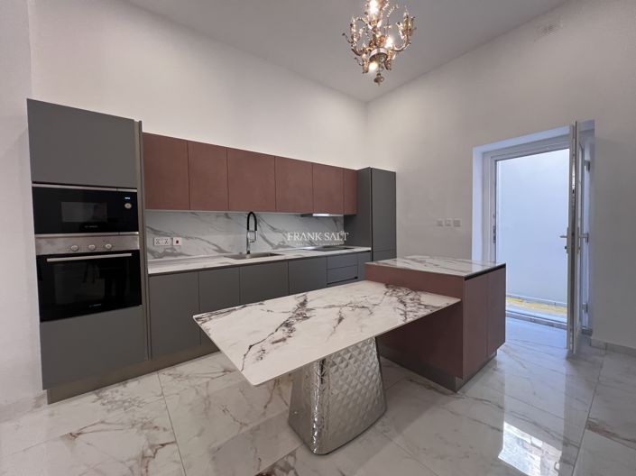 Image No.3-4 Bed Property for sale