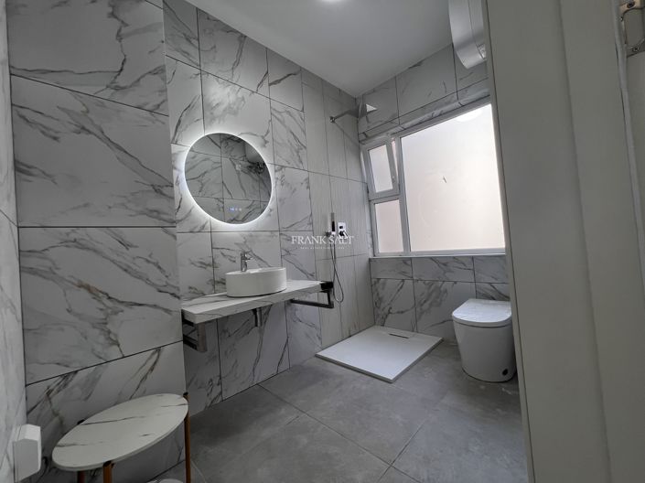 Image No.7-4 Bed Property for sale