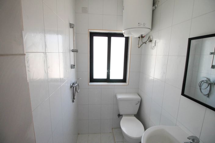 Image No.10-2 Bed Property for sale