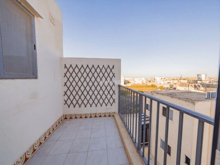 Image No.12-3 Bed Property for sale