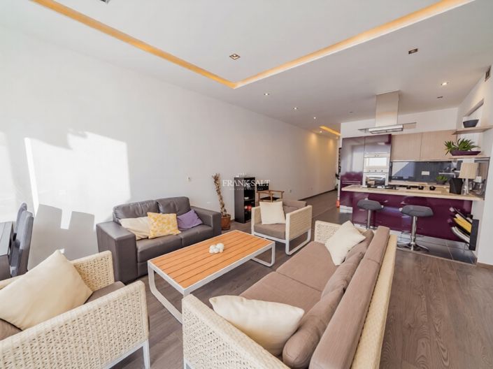 Image No.4-3 Bed Property for sale