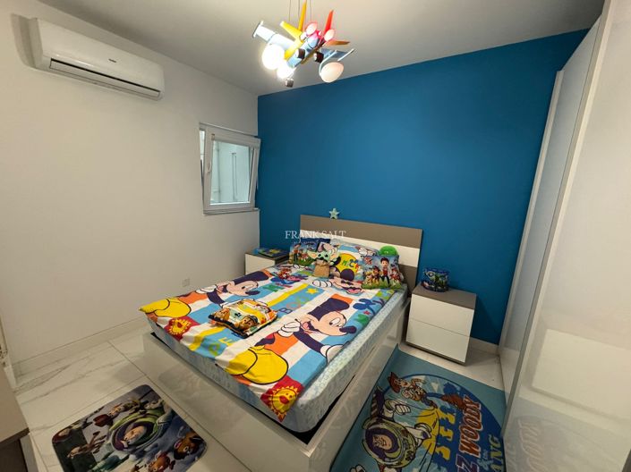 Image No.5-3 Bed Property for sale