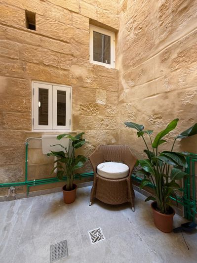 Image No.6-2 Bed Property for sale