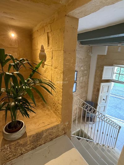 Image No.9-2 Bed Property for sale