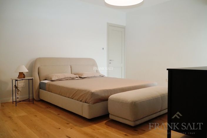 Image No.11-4 Bed Property for sale