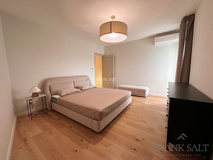 Image No.12-4 Bed Property for sale