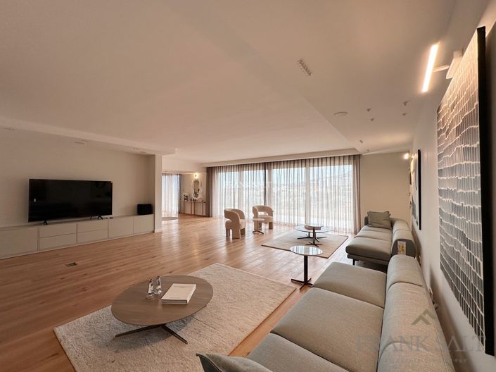 Image No.8-4 Bed Property for sale