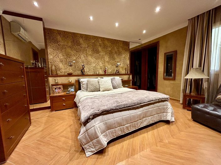 Image No.11-5 Bed Property for sale