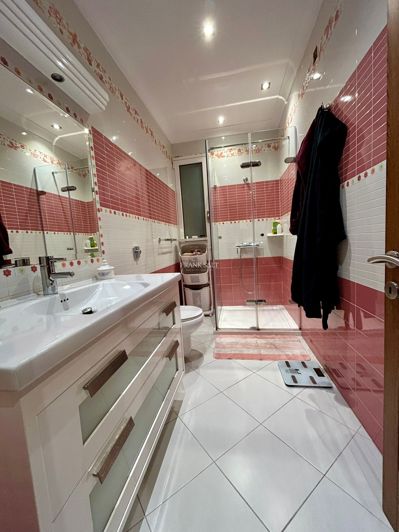 Image No.20-5 Bed Property for sale