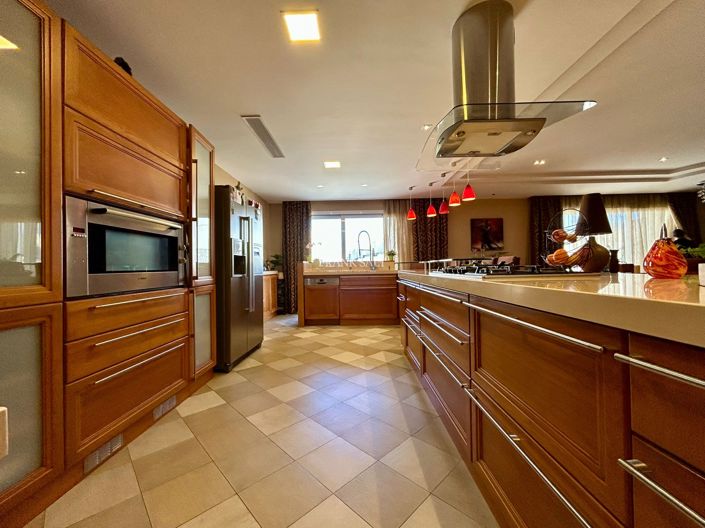 Image No.5-5 Bed Property for sale