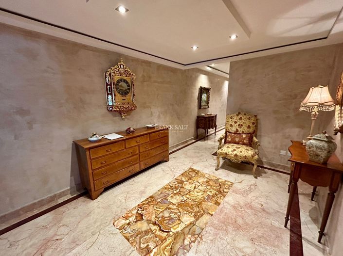 Image No.9-5 Bed Property for sale