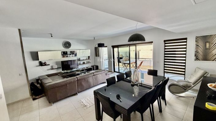 Image No.3-3 Bed Property for sale