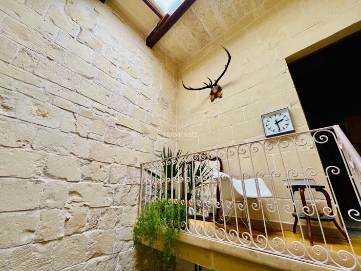 Image No.16-4 Bed Property for sale