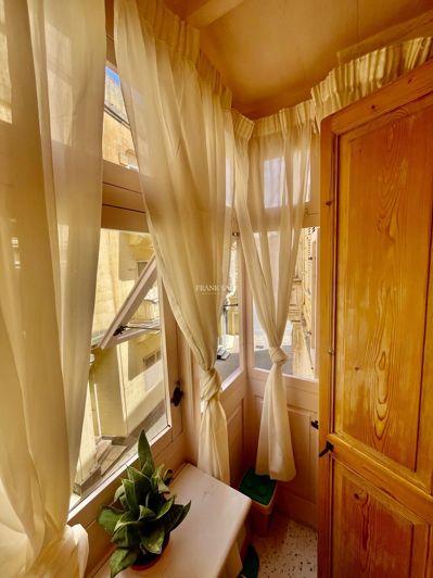 Image No.17-4 Bed Property for sale