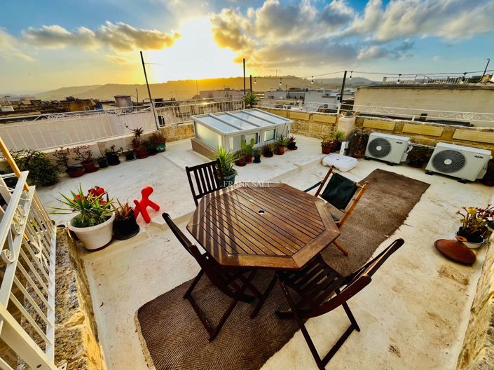 Image No.20-4 Bed Property for sale