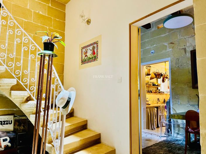 Image No.6-4 Bed Property for sale