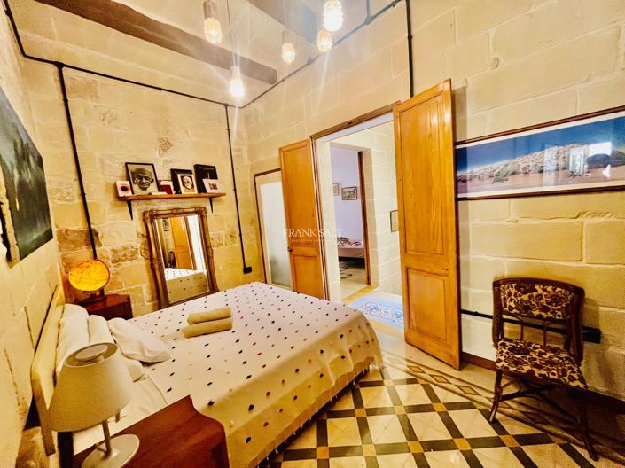 Image No.9-4 Bed Property for sale