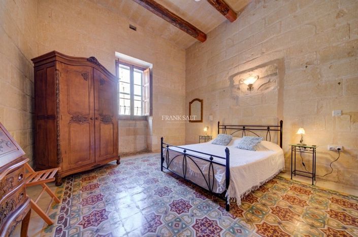 Image No.18-3 Bed Property for sale