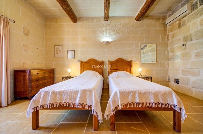 Image No.20-3 Bed Property for sale