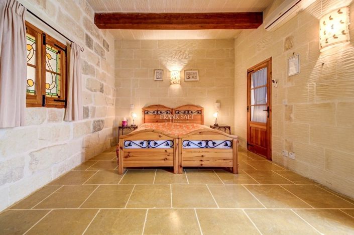 Image No.21-3 Bed Property for sale