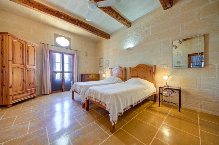 Image No.23-3 Bed Property for sale