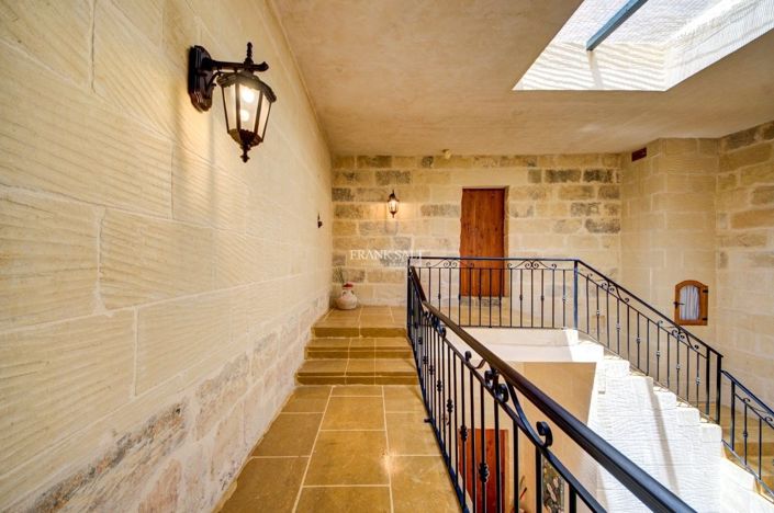 Image No.24-3 Bed Property for sale