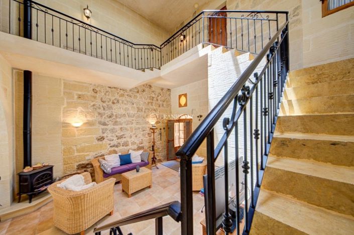 Image No.27-3 Bed Property for sale