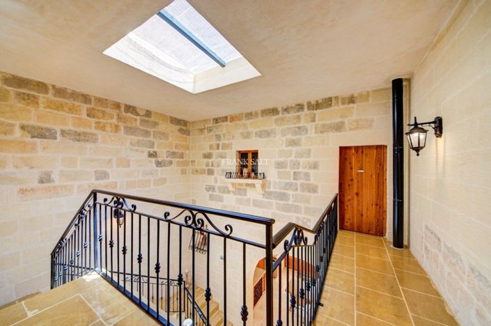 Image No.28-3 Bed Property for sale