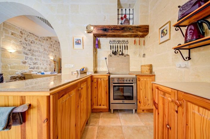Image No.6-3 Bed Property for sale