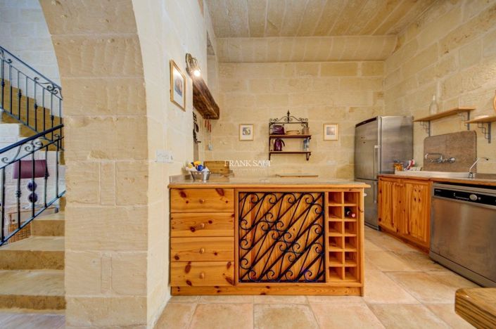 Image No.9-3 Bed Property for sale