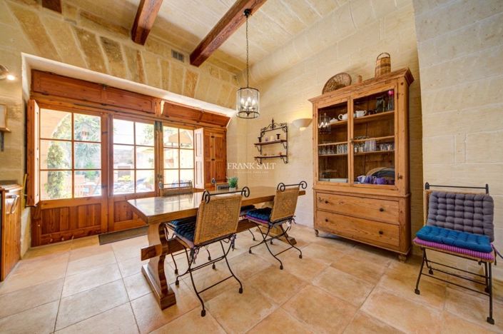 Image No.10-3 Bed Property for sale