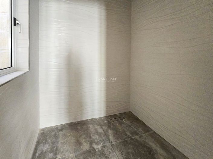 Image No.12-3 Bed Property for sale