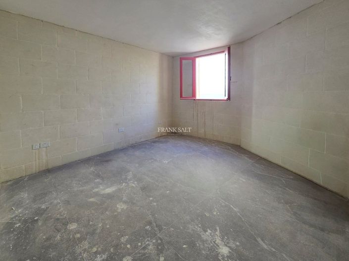 Image No.8-3 Bed Property for sale