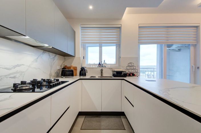 Image No.10-3 Bed Property for sale