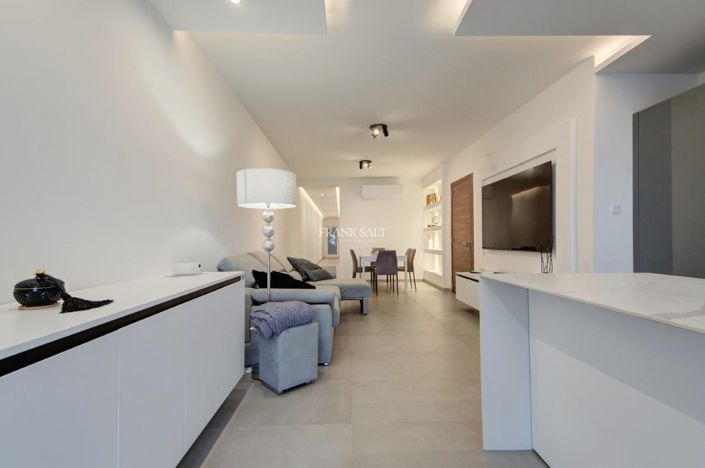 Image No.11-3 Bed Property for sale