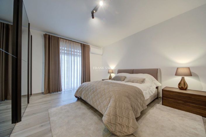 Image No.14-3 Bed Property for sale
