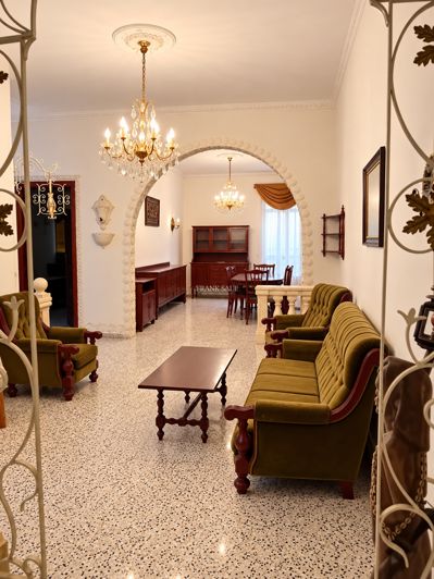 Image No.3-Propriété de 3 chambres à vendre