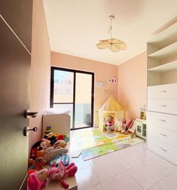 ca8bd064-8c4e-428e-ad72-caee50ddd9a4