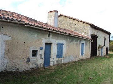 1 - Aignes-et-Puypéroux, Property