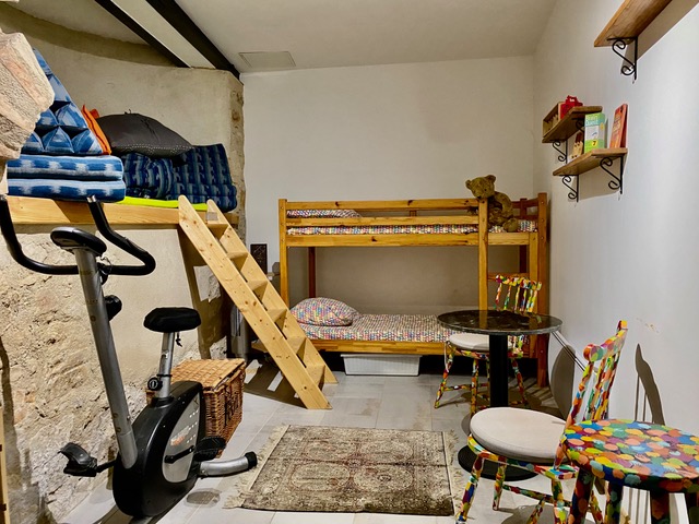 Image No.15-4 Bed House for sale