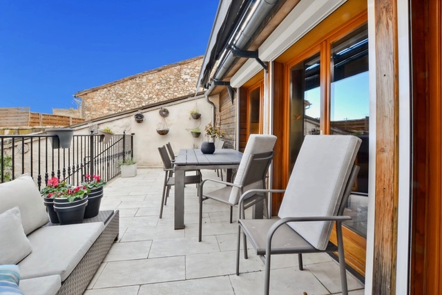 Image No.6-4 Bed House for sale