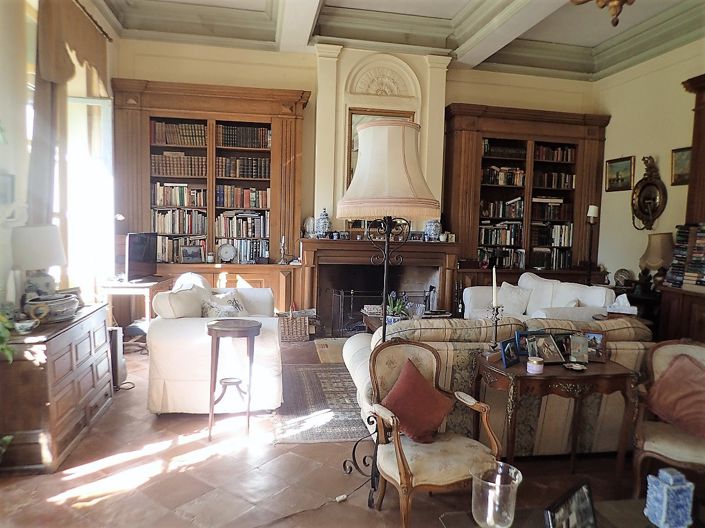 Image No.21-13 Bed Property for sale