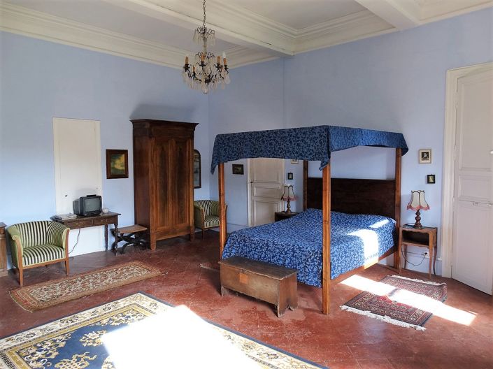 Image No.27-13 Bed Property for sale